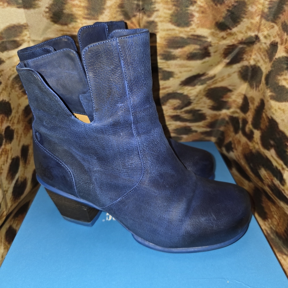 John Fluevog Hopefuls ROSY Buffed Toe Leather Booties - Size 7.5